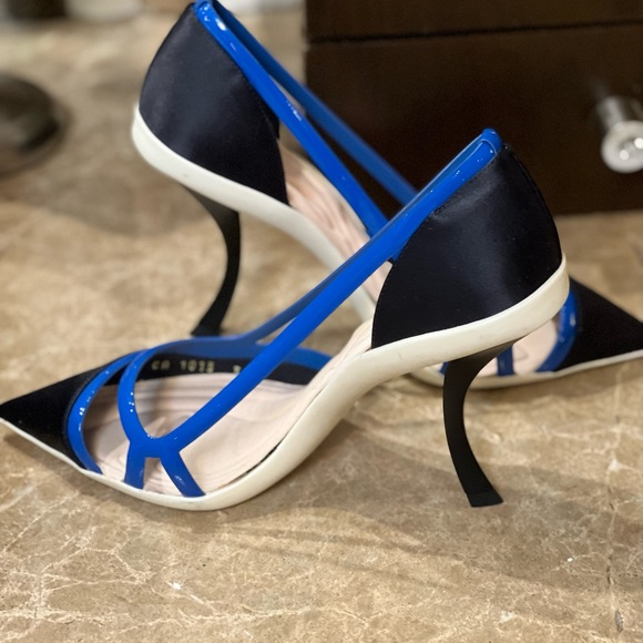 authentic never worn Christian Dior  comes with original box and tag.  size 38 - Picture 6 of 6